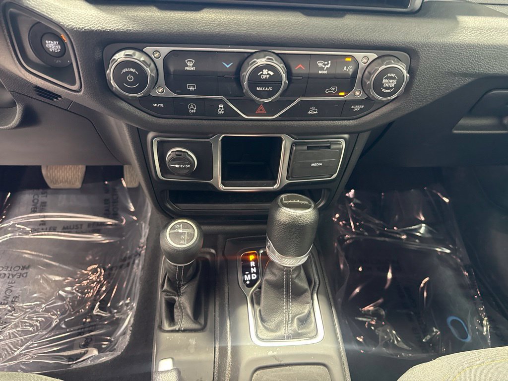 Used 2024 Jeep Gladiator Sport AWD/4WD image 19