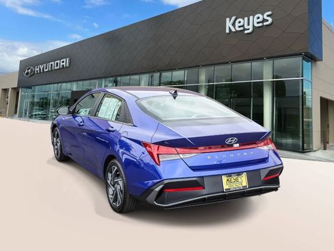 Certified 2025 Hyundai Elantra SEL FWD image 7