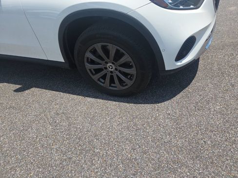 Used 2024 Mercedes-Benz GLC 300 4MATIC image 11
