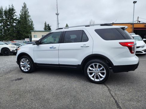 Used 2014 Ford Explorer XLT w/ Equipment Group 202A AWD/4WD image 9