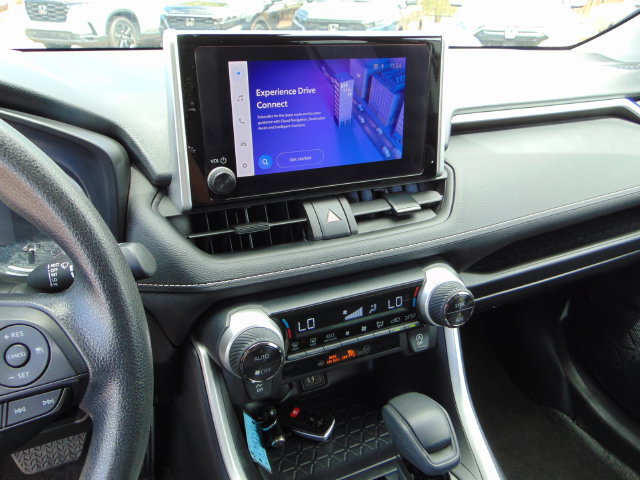 Used 2025 Toyota RAV4 XLE FWD image 12