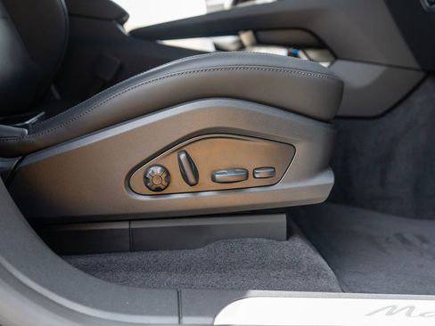 Used 2025 Porsche Macan Electric RWD image 33