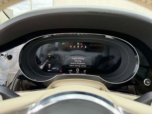 Used 2022 Bentley Bentayga AWD/4WD image 24