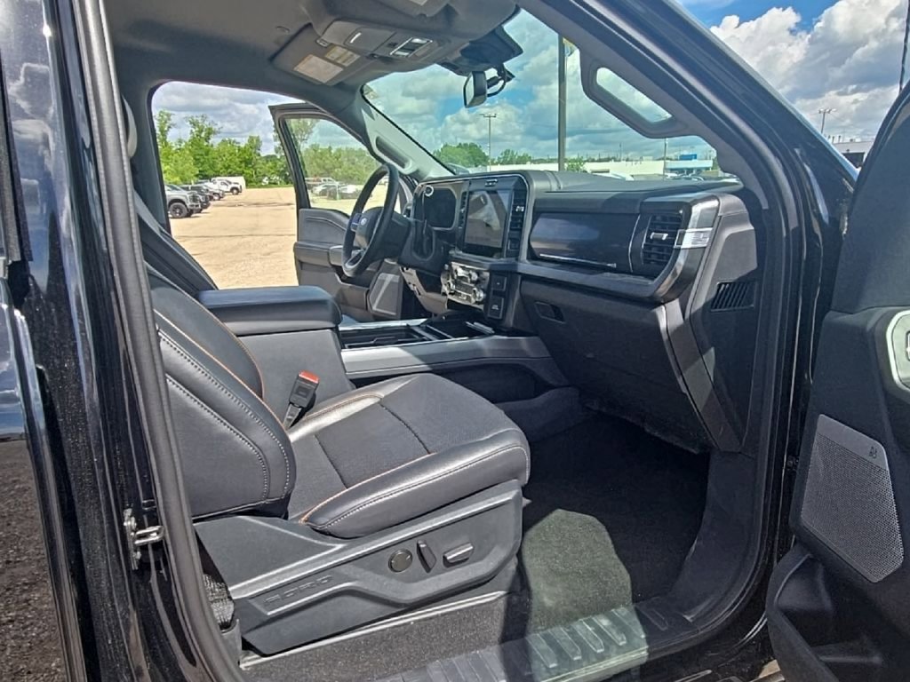 Used 2025 Ford F250 Lariat AWD/4WD image 23