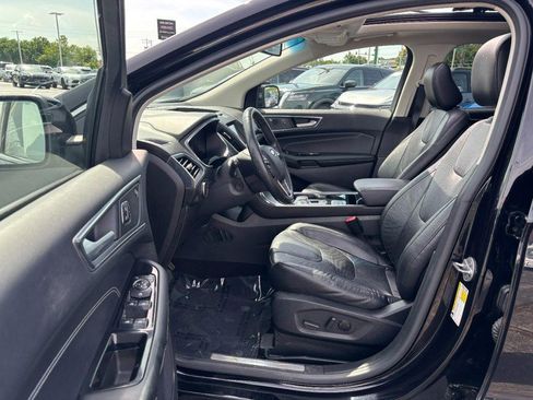 Used 2020 Ford Edge Titanium w/ Equipment Group 301A FWD image 9