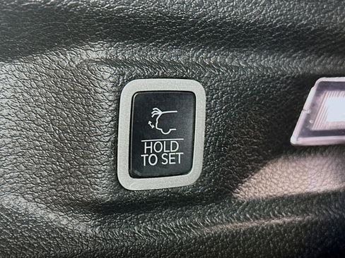 Used 2021 Jeep Grand Cherokee L Laredo image 31