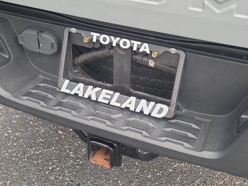 Used 2020 Toyota Tacoma SR5 RWD image 11