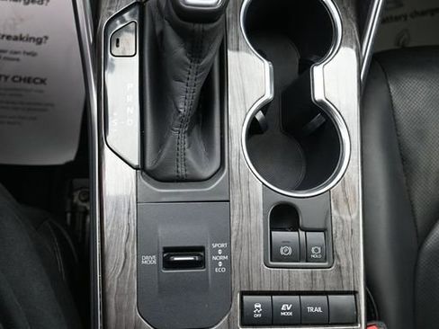 Used 2020 Toyota Highlander Limited image 17