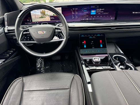 Used 2025 Cadillac Escalade ESV Sport AWD/4WD image 18