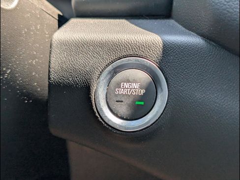 Used 2024 GMC Terrain SLE w/ Driver Convenience Package FWD image 17