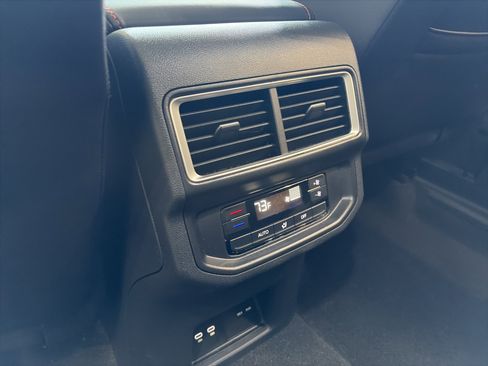 Used 2025 Volkswagen Atlas Peak Edition SE AWD/4WD image 29