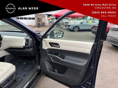 Used 2023 Nissan Pathfinder SL w/ SL Premium Package AWD/4WD image 16