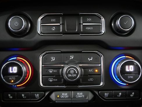 Used 2021 Chevrolet Tahoe High Country w/ Premium Package AWD/4WD image 19
