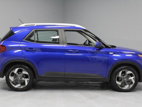 Used 2024 Hyundai Venue SEL FWD image 9