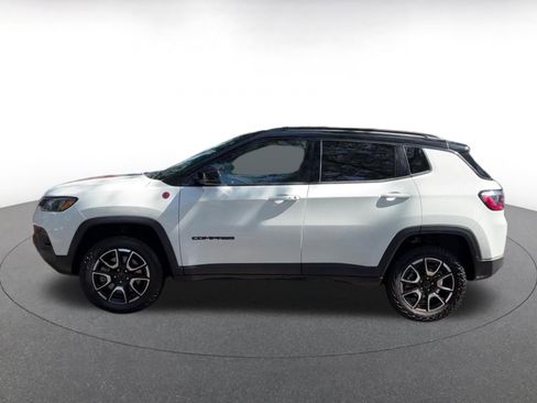 Used 2025 Jeep Compass Trailhawk AWD/4WD image 9