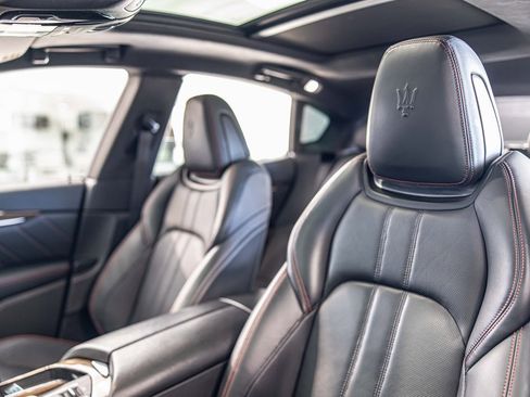 Used 2019 Maserati Levante S GranSport image 19