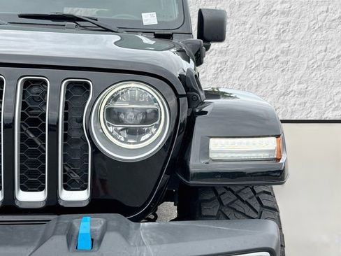 Used 2022 Jeep Wrangler Unlimited Sahara w/ Cold Weather Group AWD/4WD image 9