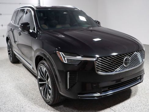 Used 2025 Volvo XC90 B6 Plus AWD/4WD image 5