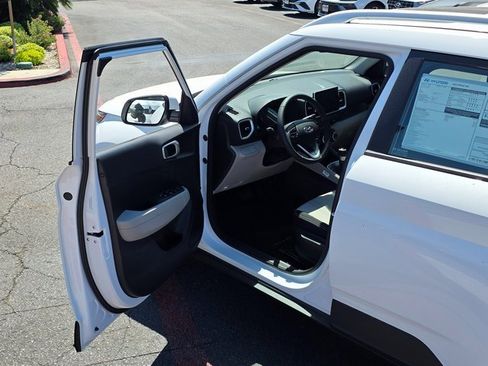 New 2025 Hyundai Venue SEL image 39