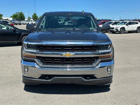 Used 2018 Chevrolet Silverado 1500 LT w/ LT Eassist Package AWD/4WD image 2