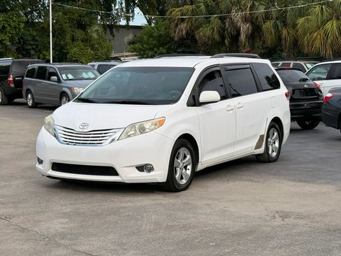 Used 2012 Toyota Sienna LE FWD image 3