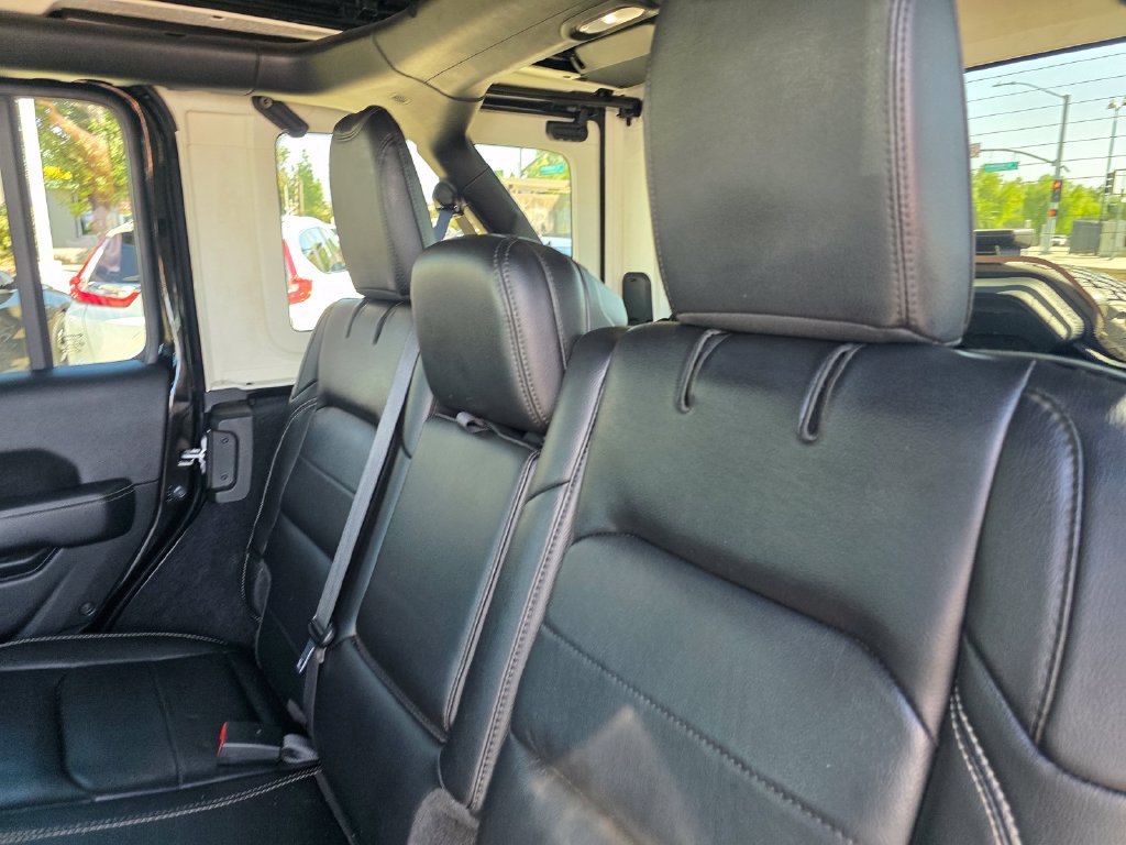 Used 2020 Jeep Wrangler Unlimited Sahara AWD/4WD image 17