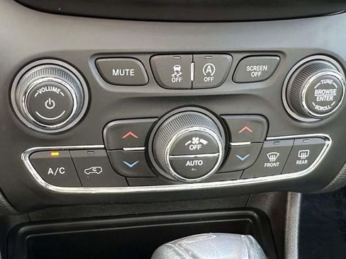 Used 2021 Jeep Cherokee Limited w/ Elite Package image 18