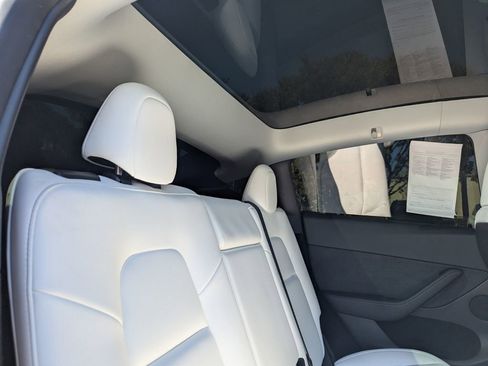 Used 2023 Tesla Model Y Performance image 14