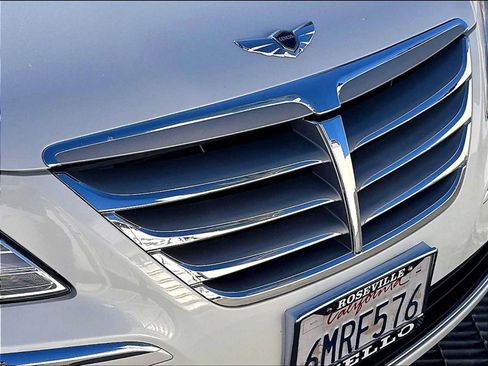 Used 2012 Hyundai Genesis 3.8 w/ Premium Pkg RWD image 27