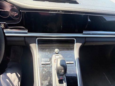 Used 2018 Porsche Panamera RWD image 11