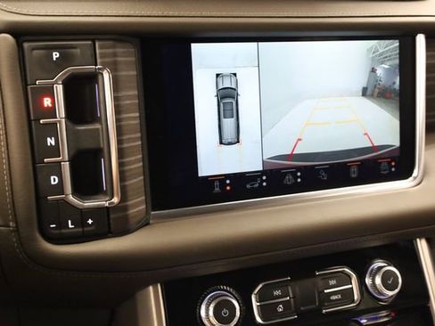 Used 2024 GMC Yukon XL Denali w/ Advanced Technology Package image 22