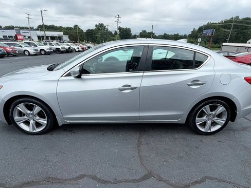 Used 2013 Acura ILX w/ Premium Package FWD image 4