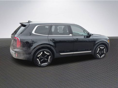 Used 2024 Kia Telluride EX w/ EX Captain's Chair Package image 4
