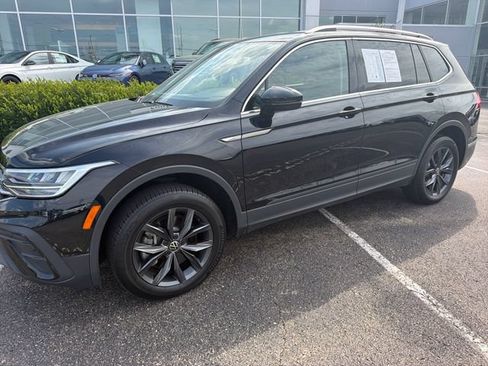 Certified 2023 Volkswagen Tiguan SE FWD image 9
