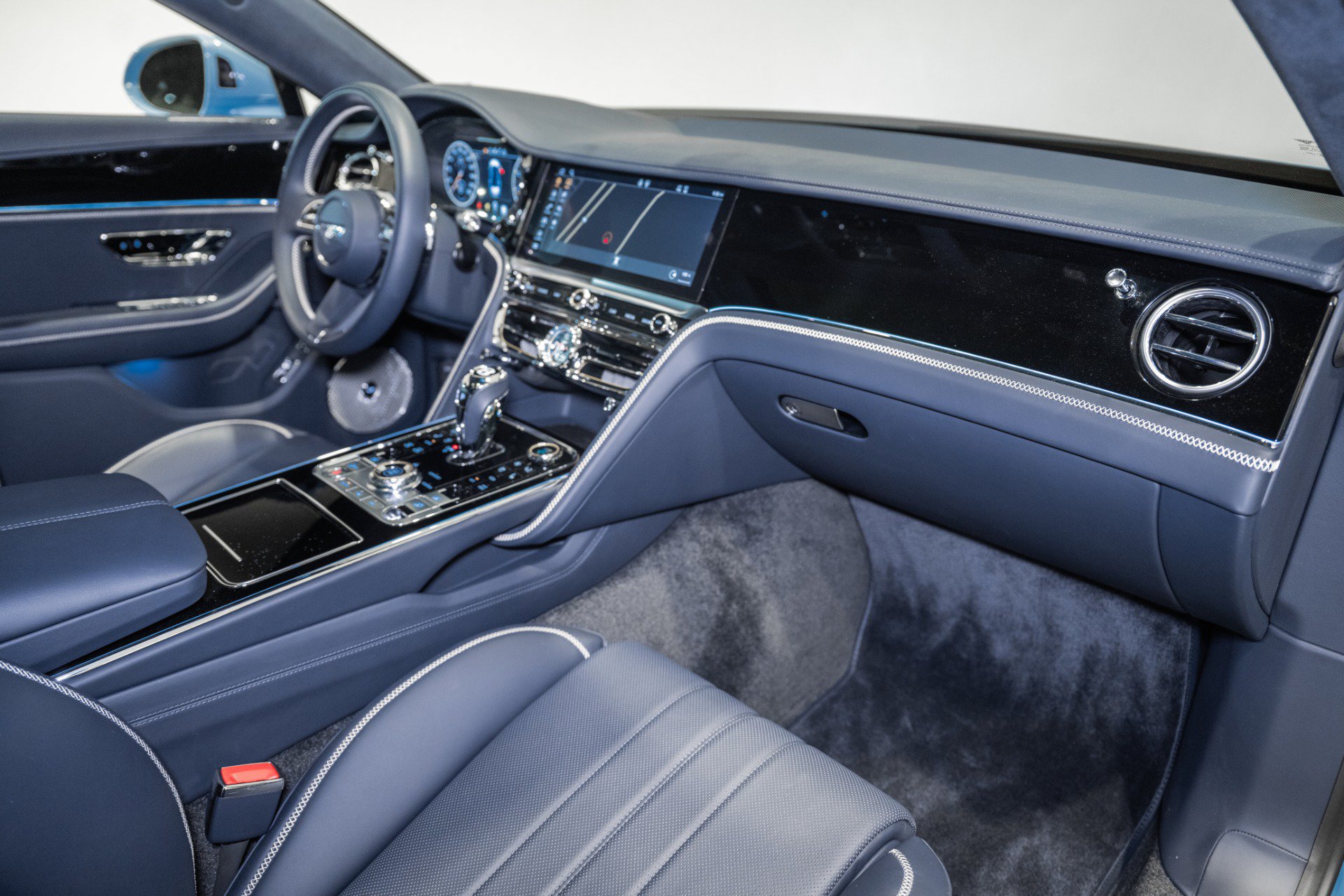 Used 2024 Bentley Flying Spur V8 AWD/4WD image 4
