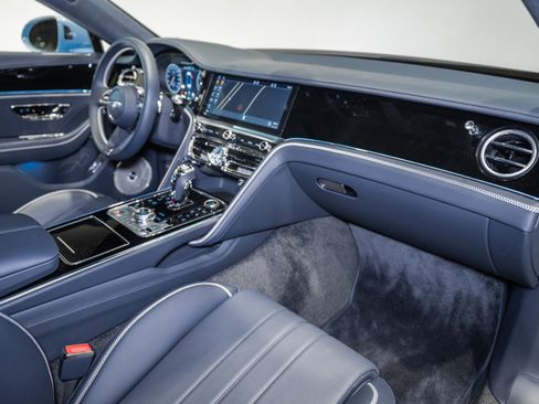 Certified 2024 Bentley Flying Spur V8 AWD/4WD image 4