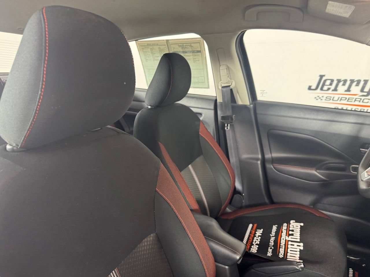 Used 2025 Nissan Versa SR FWD image 33