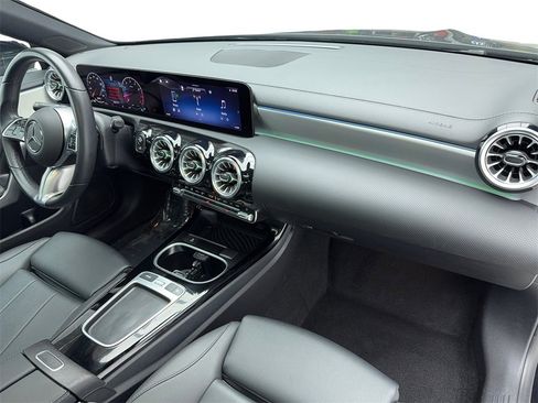 Used 2025 Mercedes-Benz CLA 250 image 44