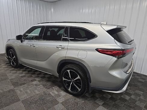 Used 2022 Toyota Highlander XSE AWD/4WD image 9
