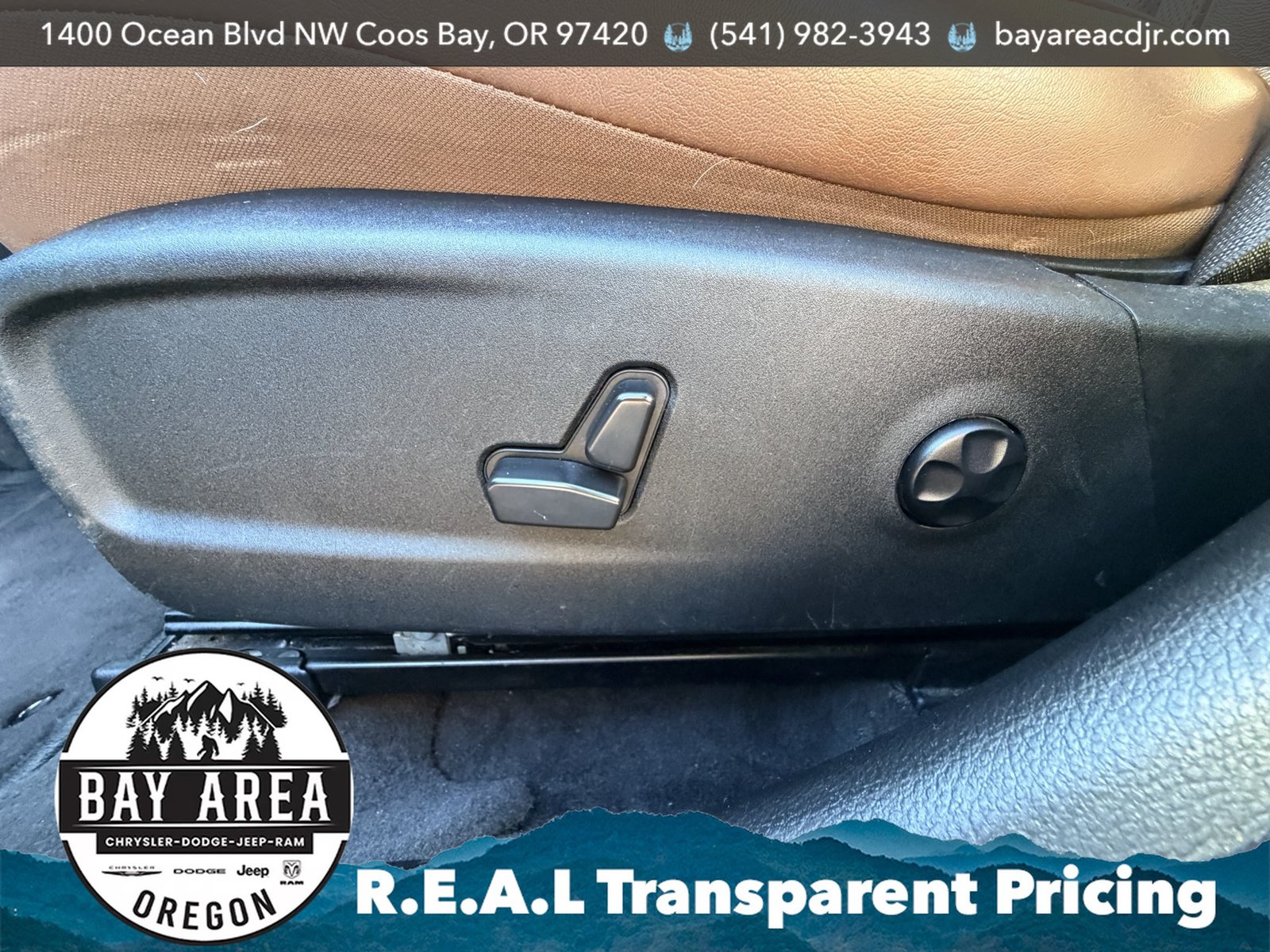 Used 2019 Chrysler 300 Limited w/ Light Group RWD image 12