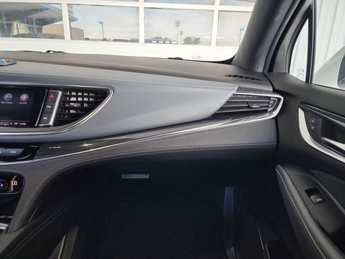 Used 2022 Buick Enclave Essence image 33