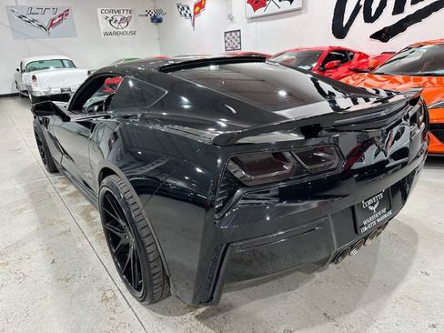 Used 2017 Chevrolet Corvette Stingray Coupe w/ Carbon Flash Badge Package RWD image 5