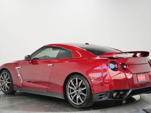 Used 2015 Nissan GT-R Premium AWD/4WD image 7