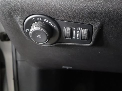 Used 2025 Jeep Compass Latitude AWD/4WD image 34