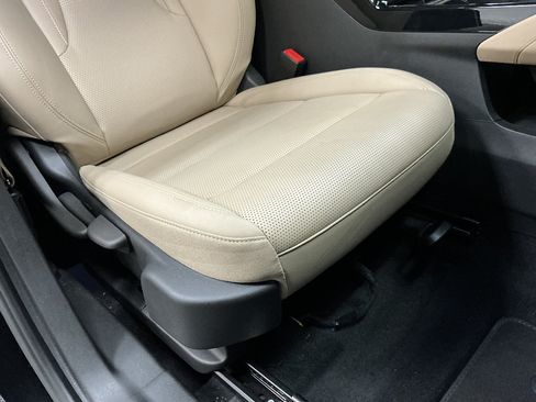 Used 2024 Buick Envision Preferred AWD/4WD image 35