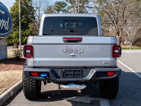 Used 2020 Jeep Gladiator Overland image 4