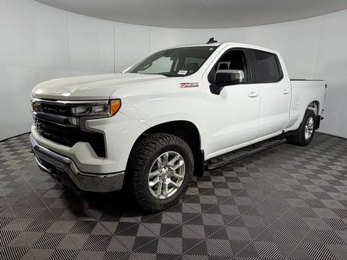 Used 2024 Chevrolet Silverado 1500 LT w/ Z71 Off-Road Package image 8