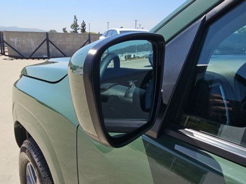 Used 2025 Nissan Frontier SV RWD image 19