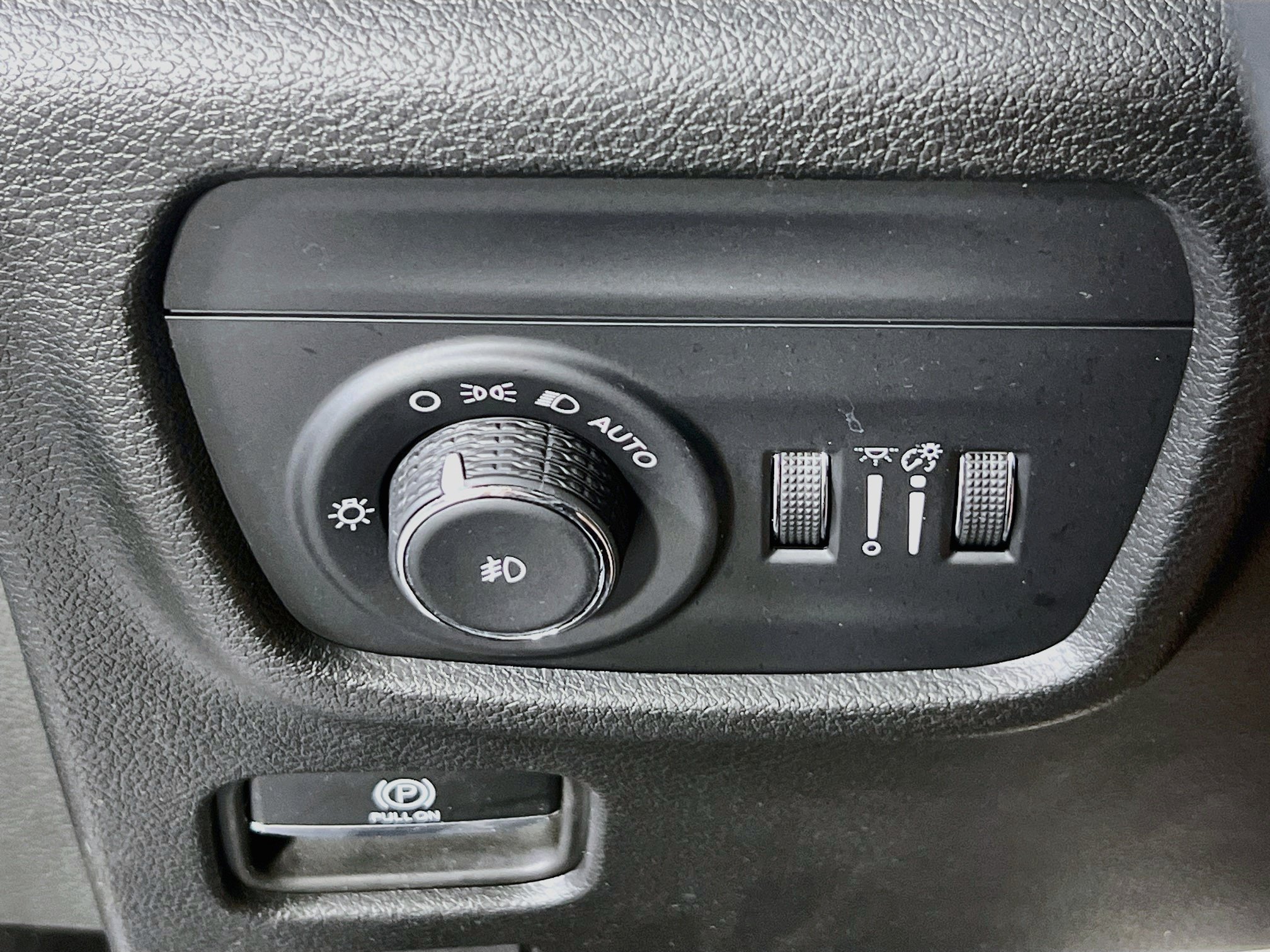 Used 2023 Jeep Grand Cherokee Limited AWD/4WD image 10