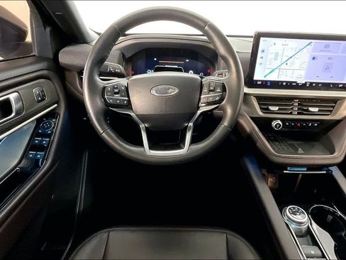 Used 2025 Ford Explorer Platinum w/ LUX Leather Package image 7